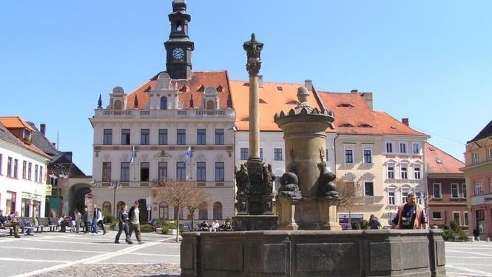 Českolipská radnice na archivní fotografii.